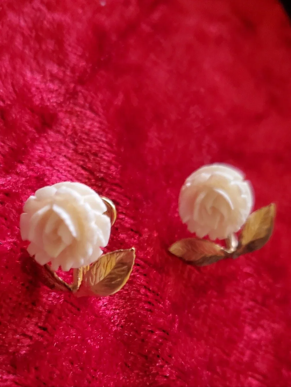 Karen Lynne 12KT Gold Filled Ivory Rose Brooch & Earring Set - White & Gold